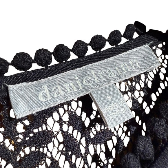 Daniel Rainn Black lace short sleeve blouse - small - Picture 5 of 6